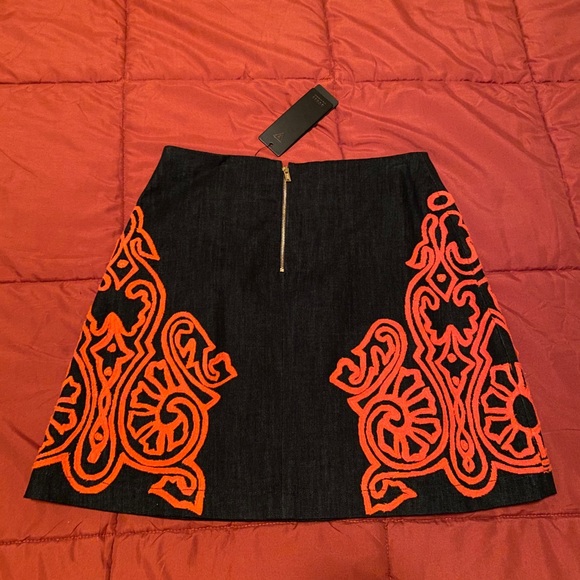 Guess blue denim mini-skirt with hand embroidery - Picture 2 of 2